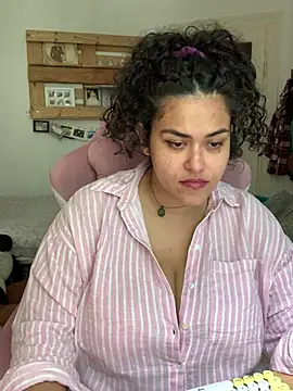 Snapshot of Curvydesifromgermany chatting on July 2026 01:03:01 PM Curvydesifromgermany online show from July 2026 01:03:01 PM