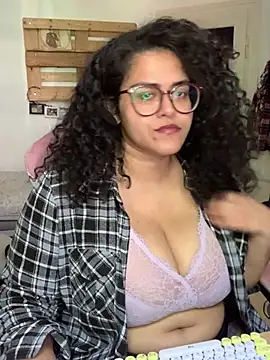 Snapshot of Curvydesifromgermany chatting on July 2026 01:53:01 PM Curvydesifromgermany online show from July 2026 01:53:01 PM