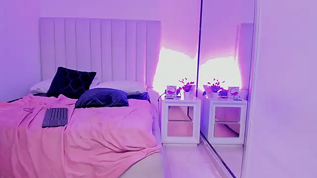 Laura Dicardy online show from March 2025 03:16:02 PM