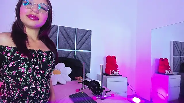 Laura Dicardy online show from March 2026 07:53:02 PM