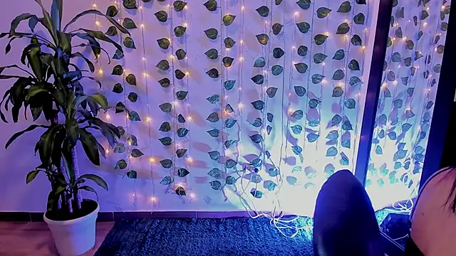 Snapshot of mariiana-diaz chatting on February 2025 03:49:01 PM mariiana-diaz online show from February 2025 03:49:01 PM