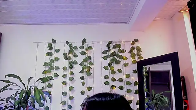 Snapshot of mariiana-diaz chatting on November 2025 02:16:01 PM mariiana-diaz online show from November 2025 02:16:01 PM