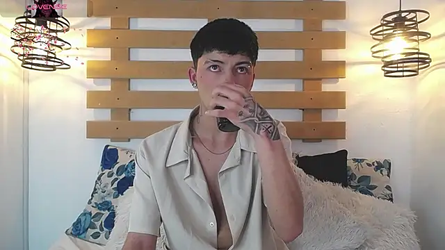 Steev Novoa online show from February 2025 09:53:02 AM