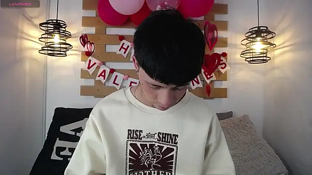 Steev Novoa online show from February 2025 04:04:01 AM