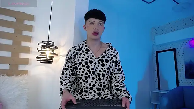 Steev Novoa online show from February 2025 12:54:02 AM