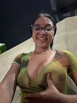 Snapshot of -VICKKY chatting on February 2025 01:03:02 AM -VICKKY online show from February 2025 01:03:02 AM