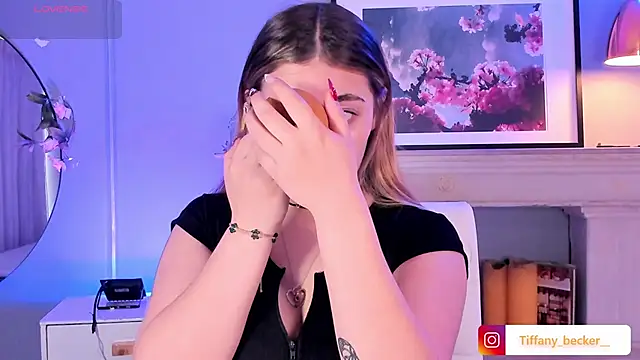 tiffany becker online show from December 2025 12:21:02 PM