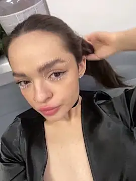 Snapshot of AnaWest chatting on January 2025 11:41:02 AM AnaWest online show from January 2025 11:41:02 AM