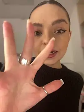 Snapshot of AnaWest chatting on February 2025 06:06:01 AM AnaWest online show from February 2025 06:06:01 AM