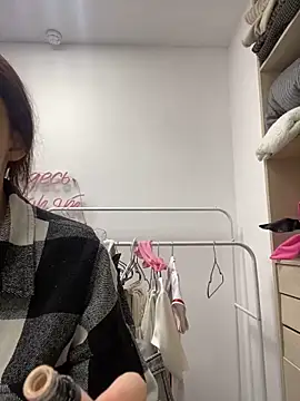 Snapshot of AnaWest chatting on September 2025 05:57:02 AM AnaWest online show from September 2025 05:57:02 AM