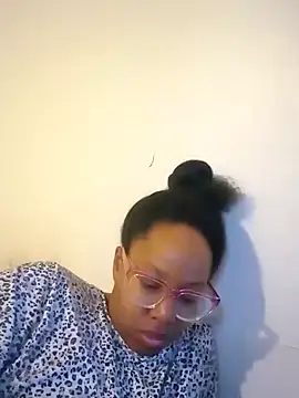 Snapshot of madamsensuale chatting on January 2025 11:00:01 PM madamsensuale online show from January 2025 11:00:01 PM