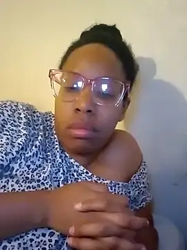 Snapshot of madamsensuale chatting on January 2025 02:01:01 AM madamsensuale online show from January 2025 02:01:01 AM