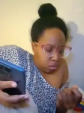 Snapshot of madamsensuale chatting on January 2025 10:15:02 PM madamsensuale online show from January 2025 10:15:02 PM