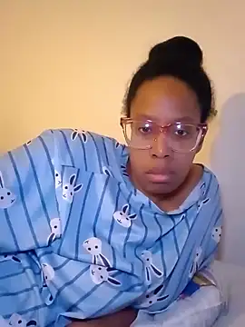 Snapshot of madamsensuale chatting on January 2025 03:00:02 AM madamsensuale online show from January 2025 03:00:02 AM