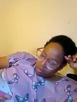 Snapshot of madamsensuale chatting on February 2025 06:28:01 AM madamsensuale online show from February 2025 06:28:01 AM