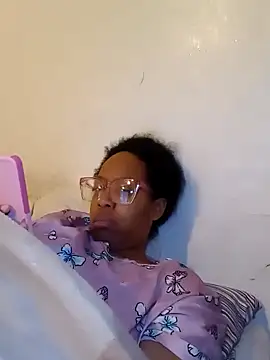 Snapshot of madamsensuale chatting on February 2025 09:33:01 AM madamsensuale online show from February 2025 09:33:01 AM