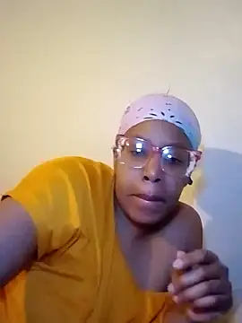 Snapshot of madamsensuale chatting on February 2025 01:38:01 AM madamsensuale online show from February 2025 01:38:01 AM