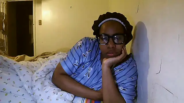 Snapshot of madamsensuale chatting on March 2025 02:28:02 AM madamsensuale online show from March 2025 02:28:02 AM