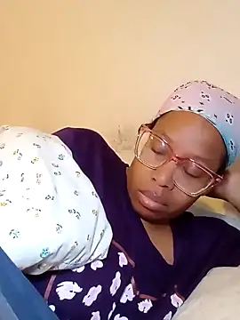 Snapshot of madamsensuale chatting on March 2025 04:02:02 PM madamsensuale online show from March 2025 04:02:02 PM