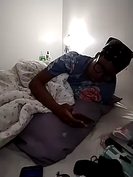 Snapshot of madamsensuale chatting on December 2025 04:17:01 AM madamsensuale online show from December 2025 04:17:01 AM