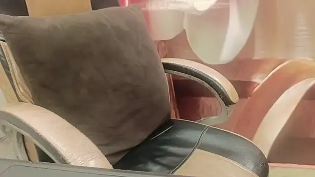 Snapshot of FRIENDFORFUN chatting on September 2025 06:06:02 AM FRIENDFORFUN online show from September 2025 06:06:02 AM