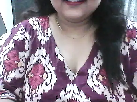smile pretty online show from July 2026 07:10:02 PM