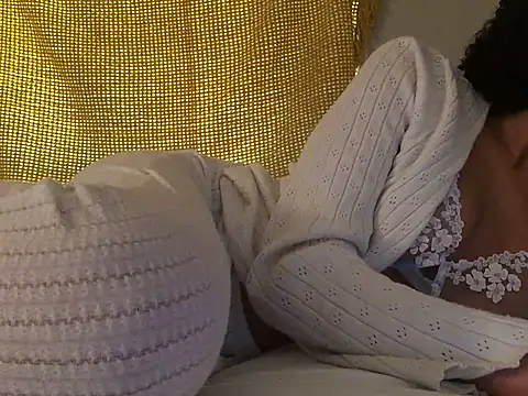 Snapshot of loveofbea chatting on January 2025 11:27:01 PM loveofbea online show from January 2025 11:27:01 PM