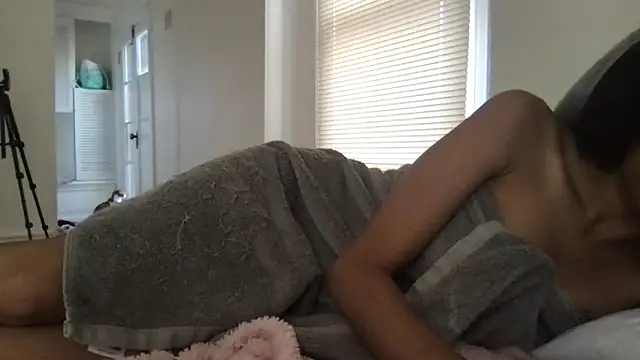 loveofbea online show from April 2026 11:05:02 PM