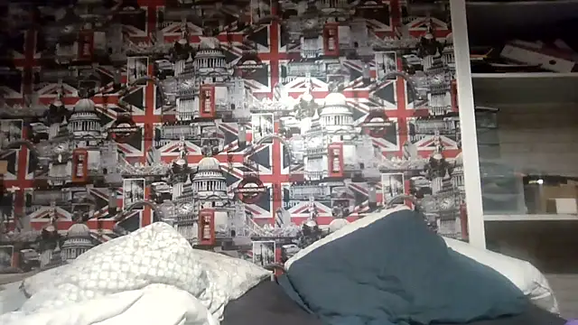 Snapshot of Lynylou chatting on October 2025 05:04:02 PM Lynylou online show from October 2025 05:04:02 PM