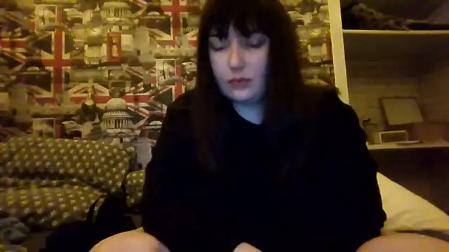 Snapshot of Lynylou chatting on November 2025 10:43:01 PM Lynylou online show from November 2025 10:43:01 PM