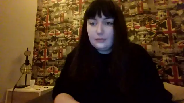 Snapshot of Lynylou chatting on December 2025 08:03:02 PM Lynylou online show from December 2025 08:03:02 PM