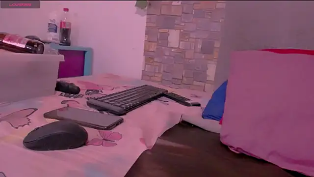 CrazyRousex online show from December 2025 04:56:01 PM