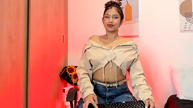 Snapshot of SeleneClark chatting on February 2025 08:19:02 PM SeleneClark online show from February 2025 08:19:02 PM