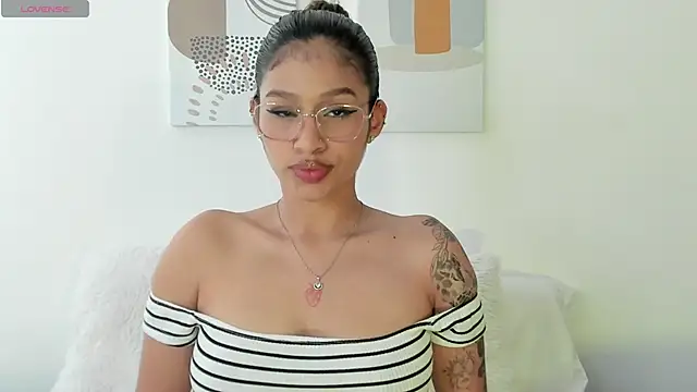 Snapshot of SeleneClark chatting on November 2025 08:42:01 PM SeleneClark online show from November 2025 08:42:01 PM