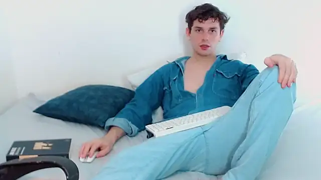 Snapshot of Elio555 chatting on December 2024 12:41:01 AM Elio555 online show from December 2024 12:41:01 AM