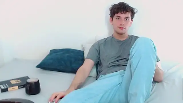 Snapshot of Elio555 chatting on December 2024 12:19:02 AM Elio555 online show from December 2024 12:19:02 AM