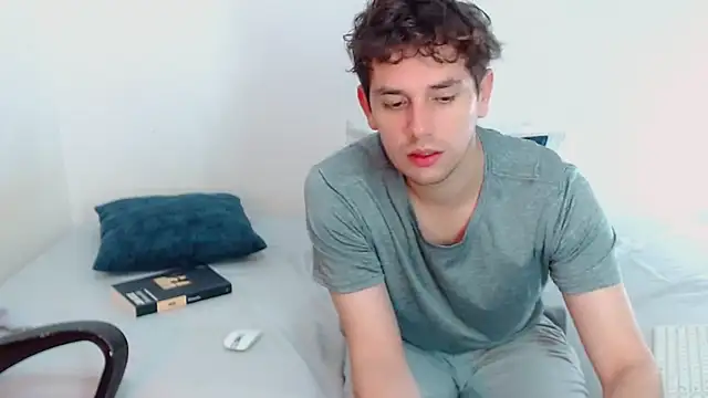 Snapshot of Elio555 chatting on December 2024 01:42:02 PM Elio555 online show from December 2024 01:42:02 PM