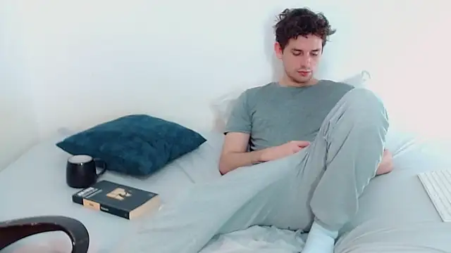 Snapshot of Elio555 chatting on December 2024 10:12:01 PM Elio555 online show from December 2024 10:12:01 PM