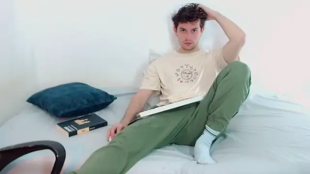 Snapshot of Elio555 chatting on December 2024 02:28:01 PM Elio555 online show from December 2024 02:28:01 PM