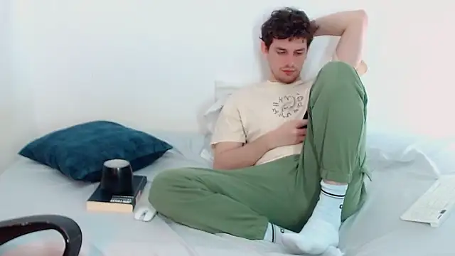 Snapshot of Elio555 chatting on December 2024 05:33:02 PM Elio555 online show from December 2024 05:33:02 PM