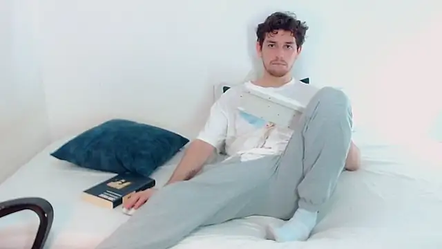 Snapshot of Elio555 chatting on December 2024 06:52:02 PM Elio555 online show from December 2024 06:52:02 PM