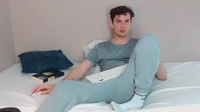 Snapshot of Elio555 chatting on December 2024 02:52:01 AM Elio555 online show from December 2024 02:52:01 AM