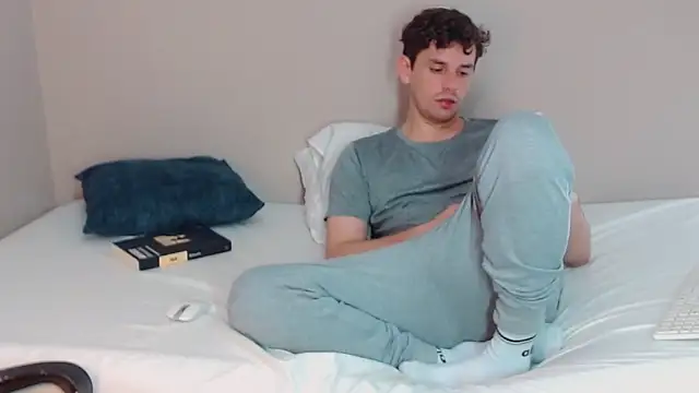 Snapshot of Elio555 chatting on December 2024 05:57:02 AM Elio555 online show from December 2024 05:57:02 AM