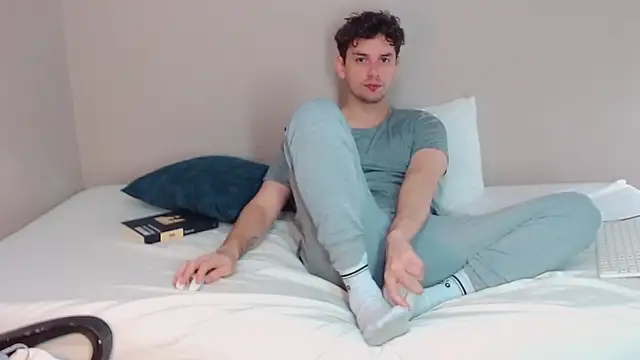 Snapshot of Elio555 chatting on December 2024 04:57:01 PM Elio555 online show from December 2024 04:57:01 PM