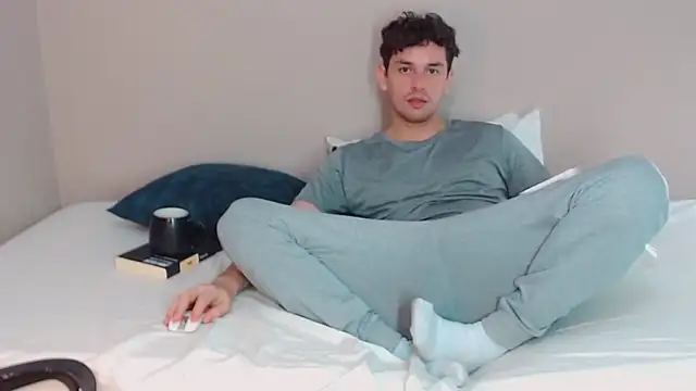 Snapshot of Elio555 chatting on December 2024 08:00:01 PM Elio555 online show from December 2024 08:00:01 PM