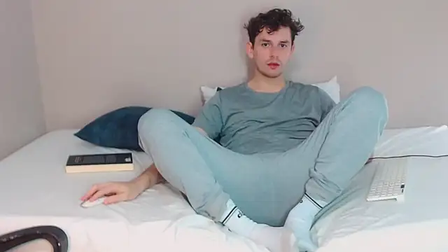 Snapshot of Elio555 chatting on December 2024 02:17:02 AM Elio555 online show from December 2024 02:17:02 AM