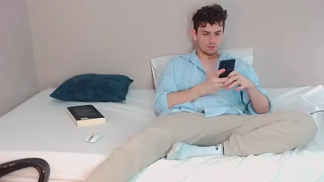 Snapshot of Elio555 chatting on December 2024 03:05:02 AM Elio555 online show from December 2024 03:05:02 AM