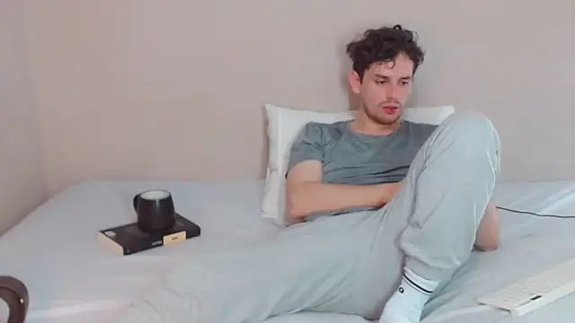 Snapshot of Elio555 chatting on December 2024 12:09:02 AM Elio555 online show from December 2024 12:09:02 AM