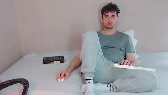 Snapshot of Elio555 chatting on December 2024 03:03:01 PM Elio555 online show from December 2024 03:03:01 PM