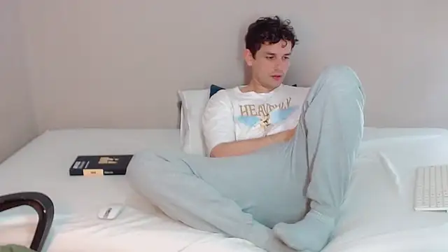 Snapshot of Elio555 chatting on January 2025 07:49:02 PM Elio555 online show from January 2025 07:49:02 PM